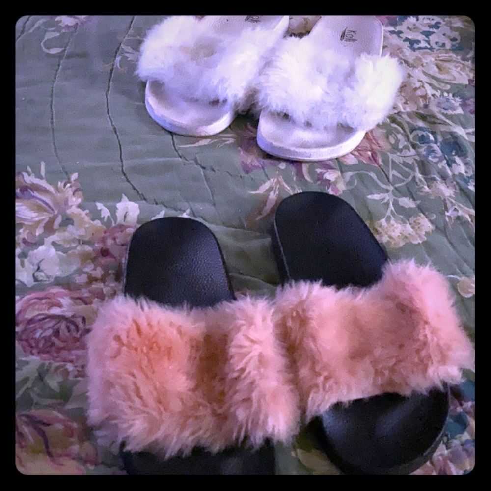 Fuzzy slippers / used
